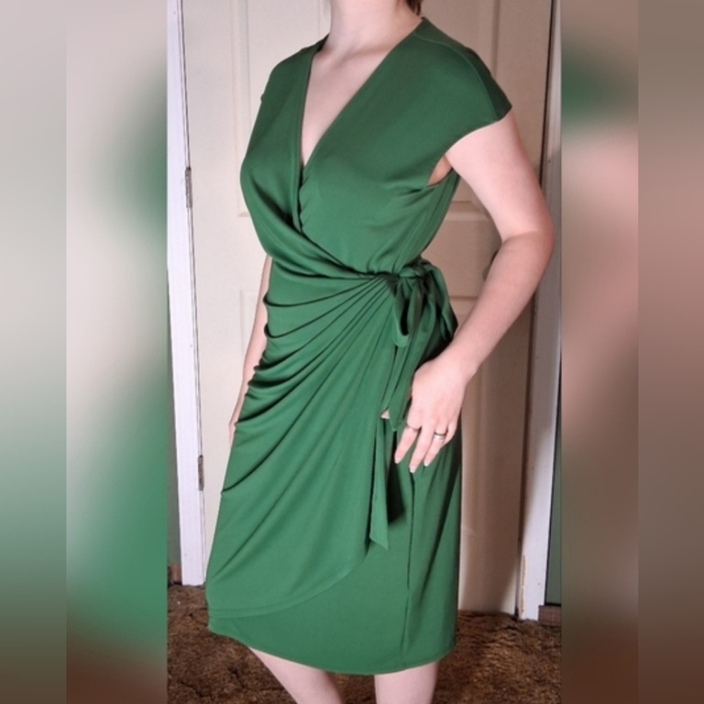 Lark & Ro Asymmetrical Green Dress - Picture 2 of 6